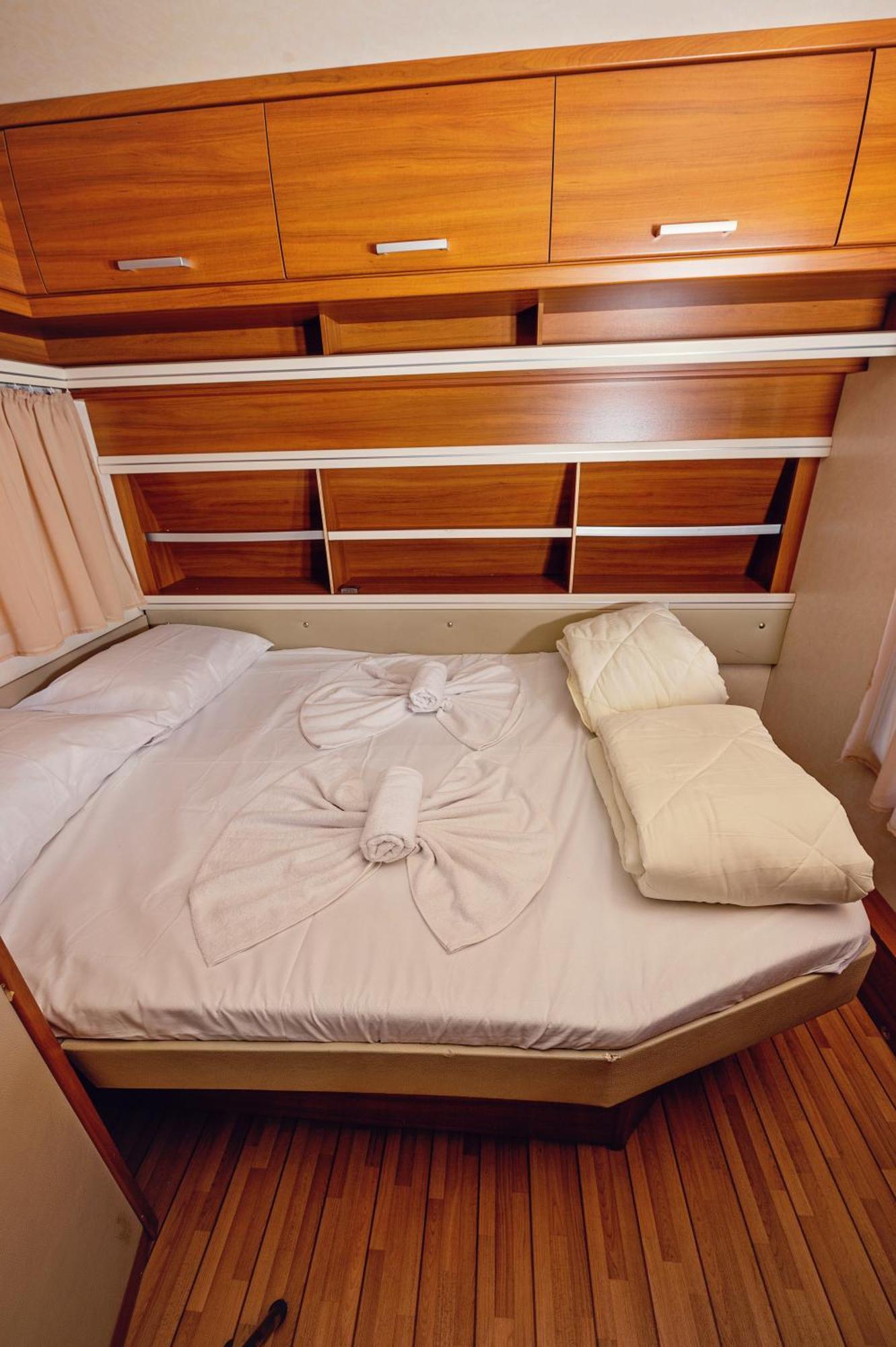 Каравани Avi Iris Фичоза Hotel Varna Eksteriør billede