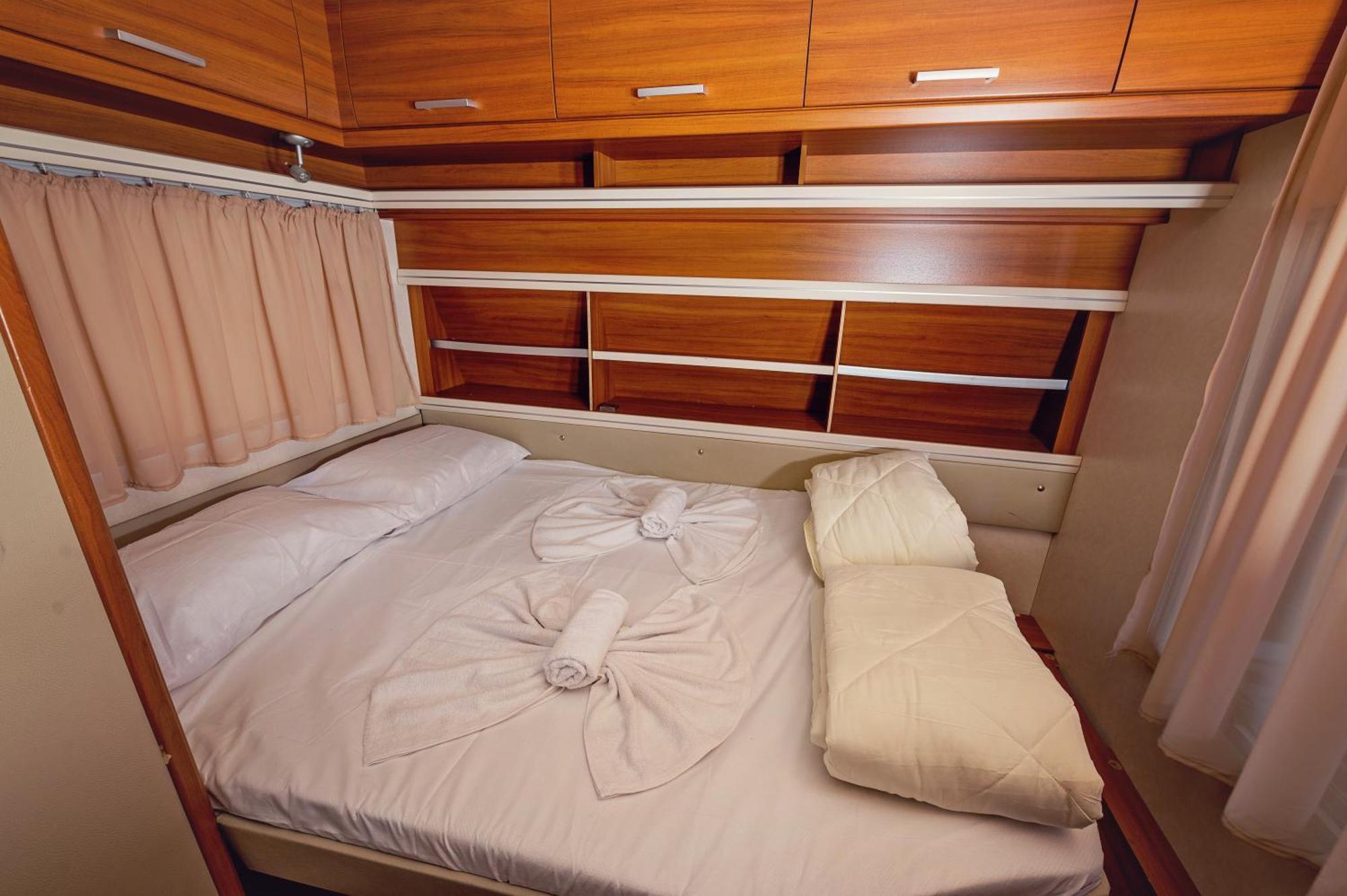 Каравани Avi Iris Фичоза Hotel Varna Eksteriør billede