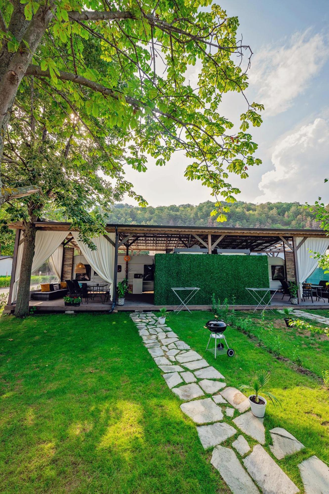 Каравани Avi Iris Фичоза Hotel Varna Eksteriør billede