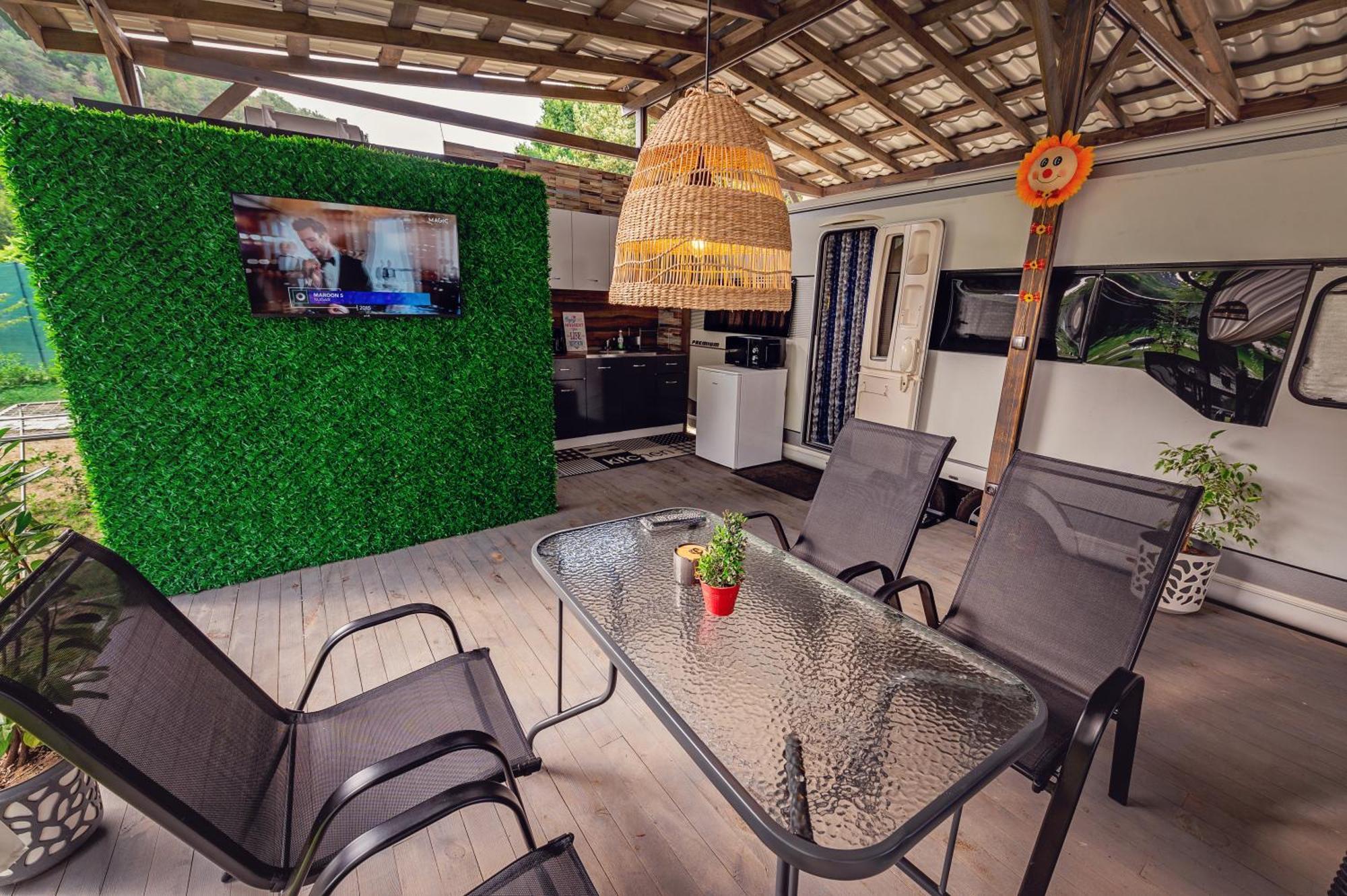 Каравани Avi Iris Фичоза Hotel Varna Eksteriør billede