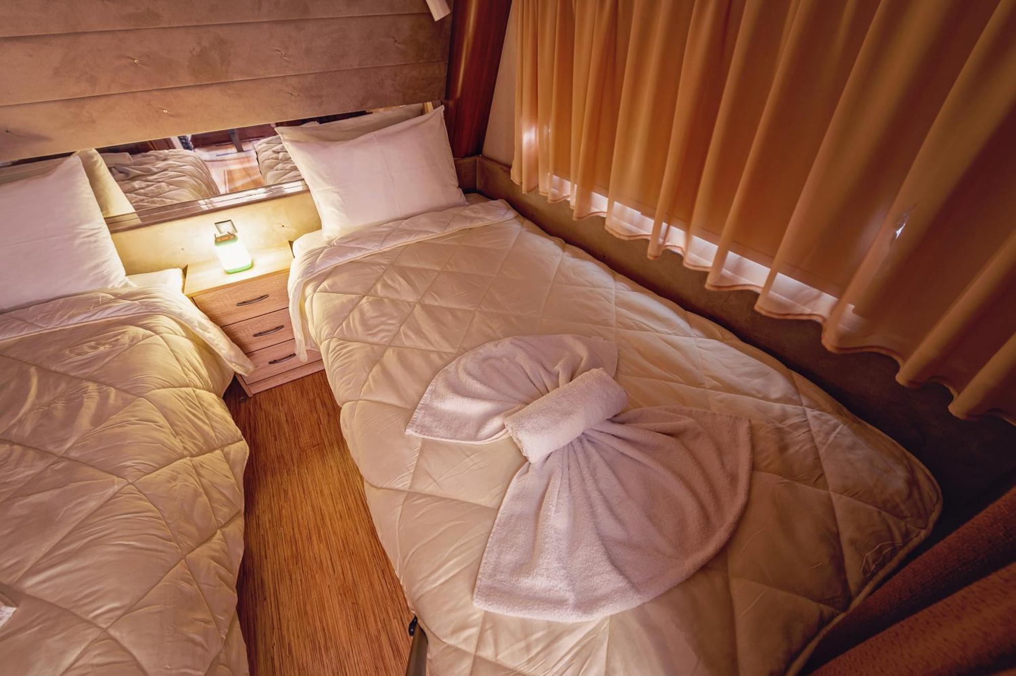 Каравани Avi Iris Фичоза Hotel Varna Eksteriør billede