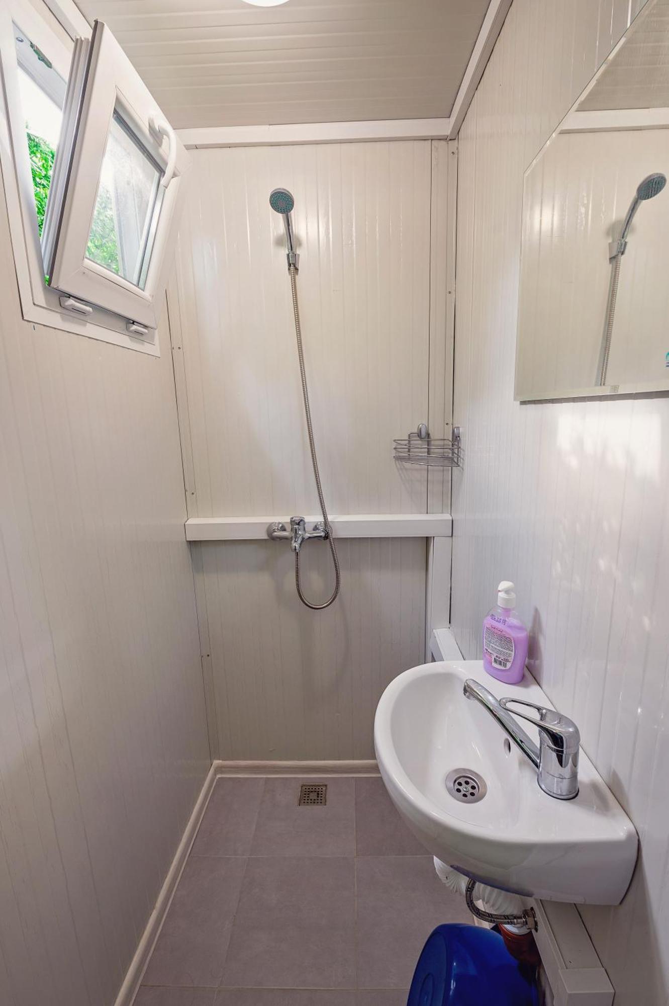 Каравани Avi Iris Фичоза Hotel Varna Eksteriør billede